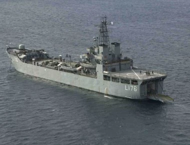 Το Πολεμικό Ναυτικό ανέλαβε να εκκενώσει το Κόκκινο Λιμανάκι της Ραφήνας - Πολλοί οι νεκροί (upd 3)